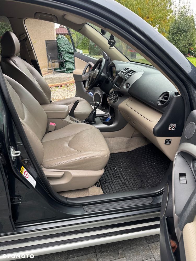 Toyota RAV4 - 6