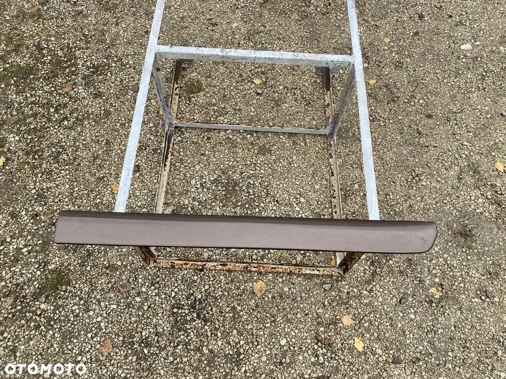 LISTWA PRAWA NA PRZEDNIE DRZWI VW T5 7H5853072B - 1