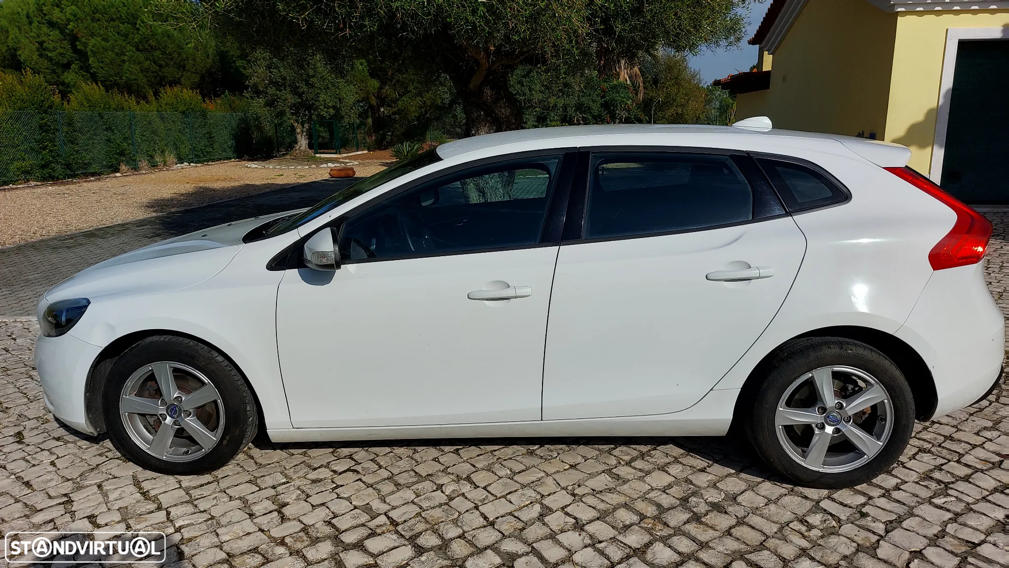 Volvo V40 2.0 D2 Kinetic - 2