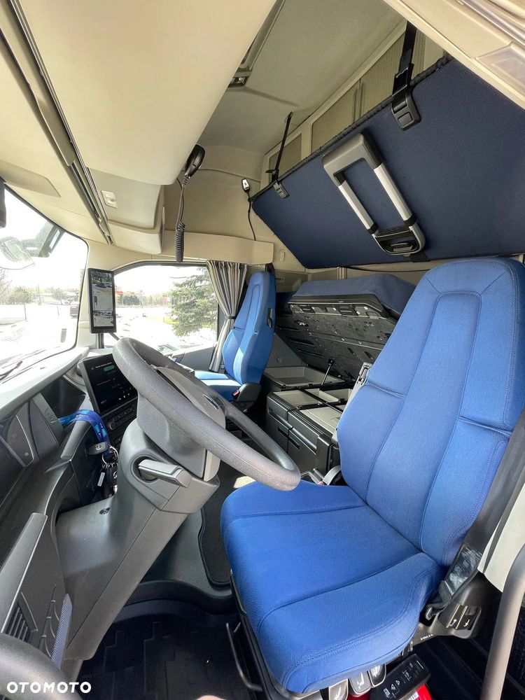 Volvo FH4 AERO 4x2 460 KM GLOBETROTTER XL LOW DECK - 7