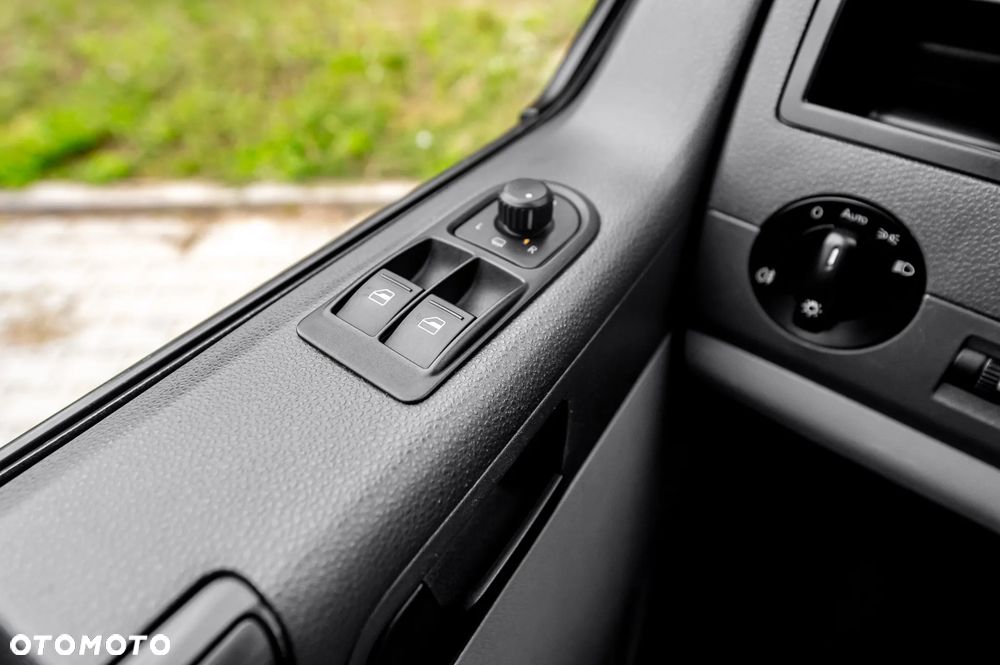 Volkswagen Caravelle - 23
