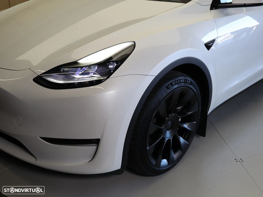 Tesla Model Y Long Range Dual Motor AWD - 11