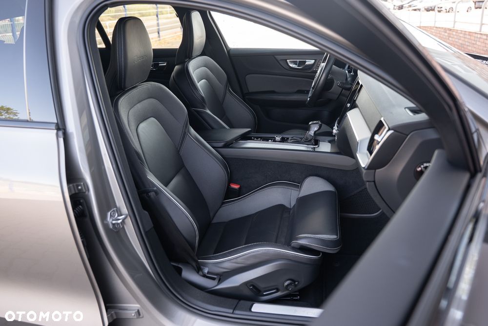 Volvo V60 T5 Geartronic R-Design - 22