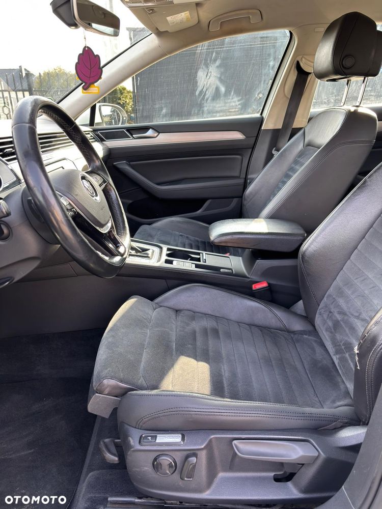 Volkswagen Passat 2.0 TDI SCR DSG Elegance - 18