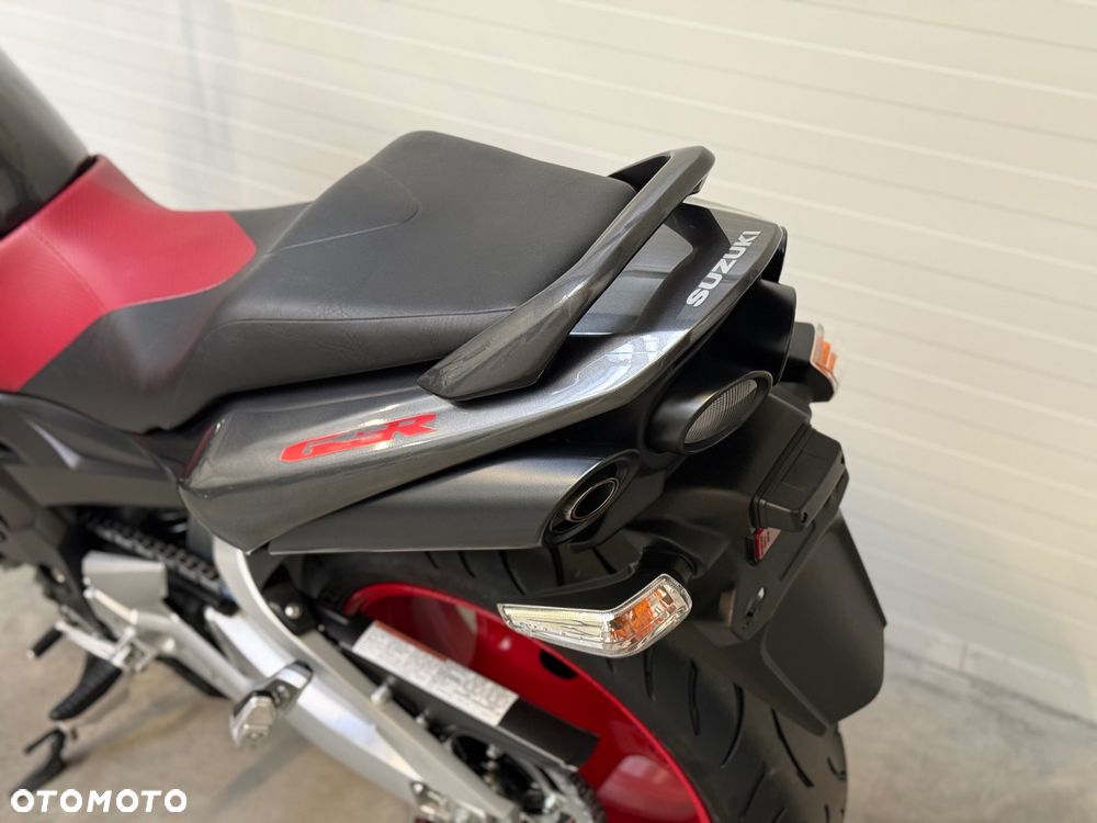 Suzuki GSR - 34