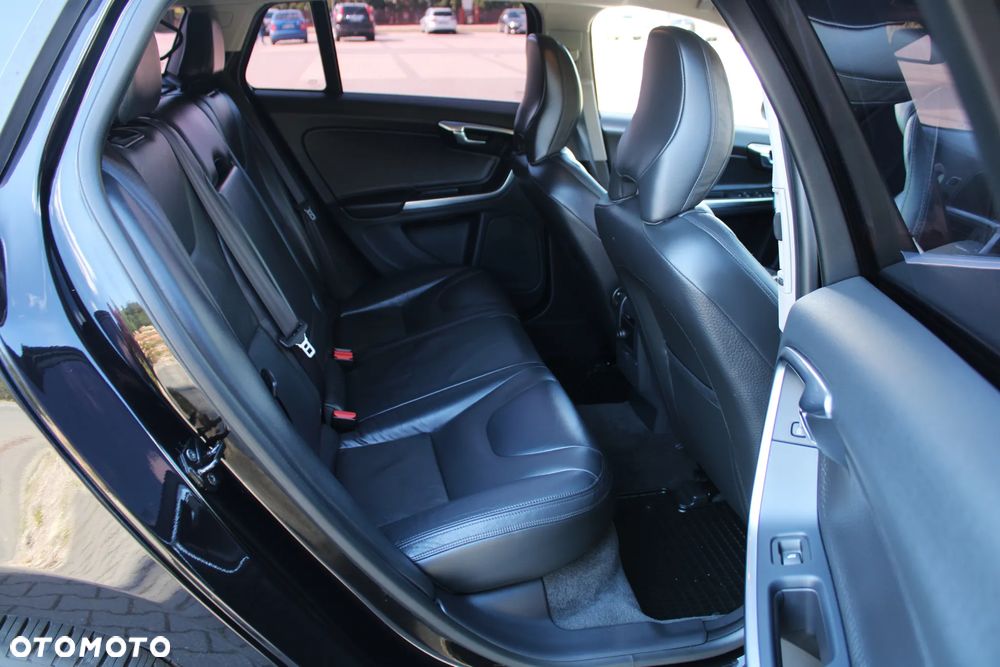 Volvo V60 D5 Summum - 31