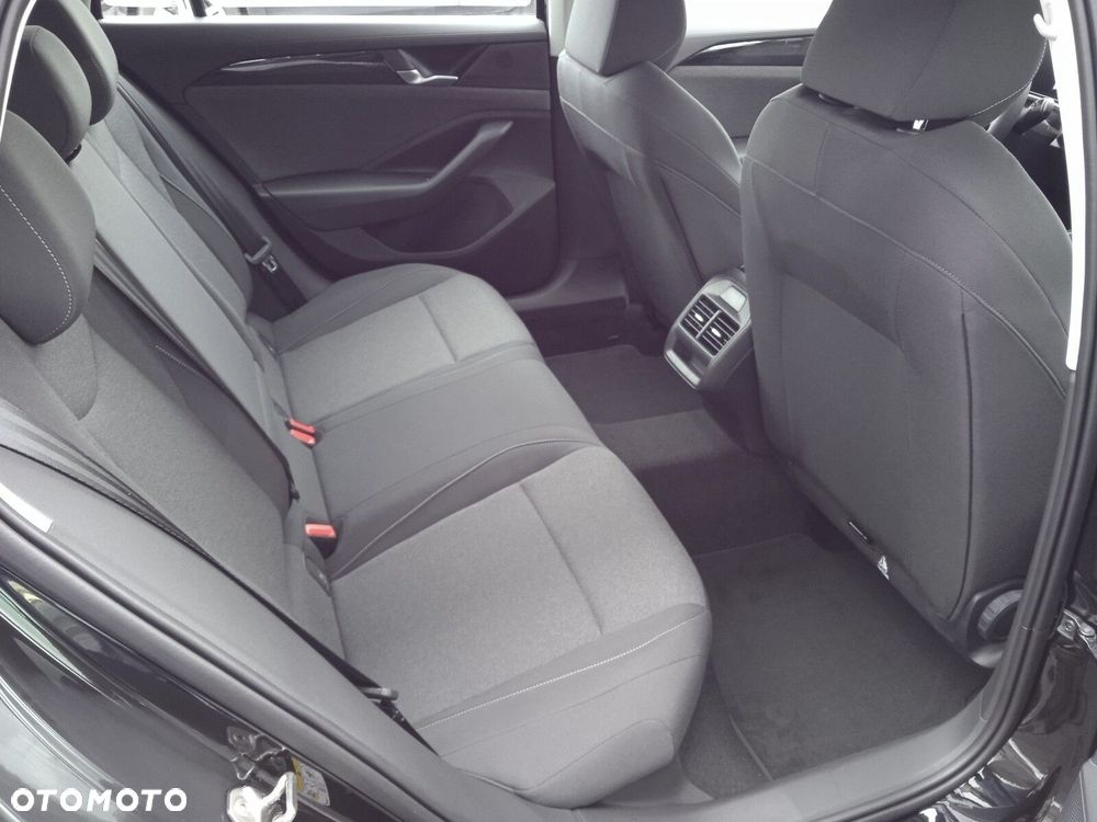 Volkswagen Passat - 12