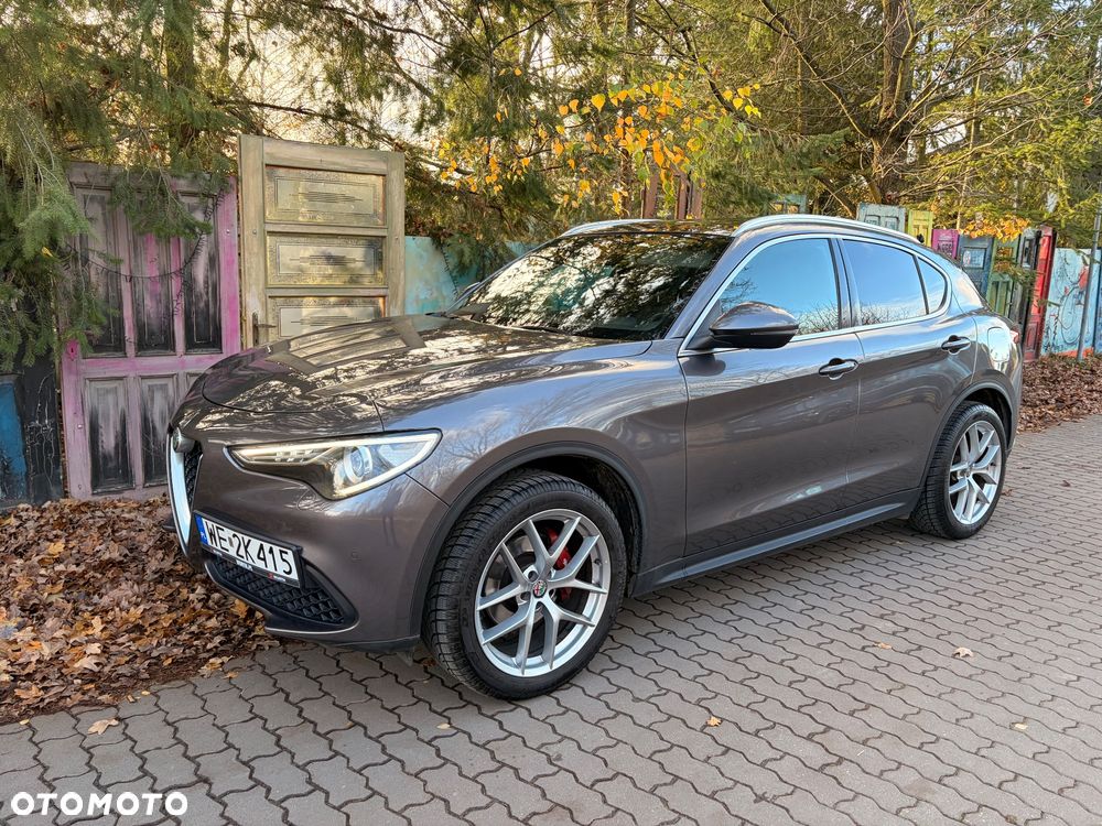 Alfa Romeo Stelvio - 1