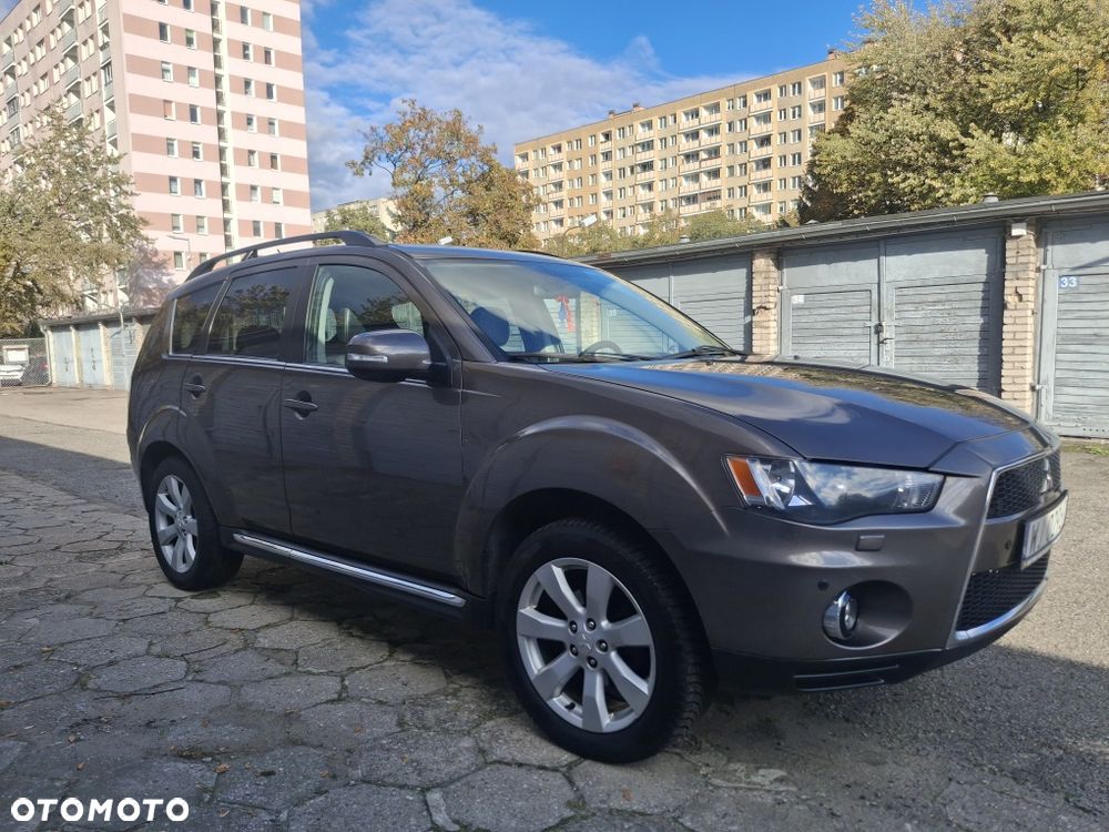 Mitsubishi Outlander - 2