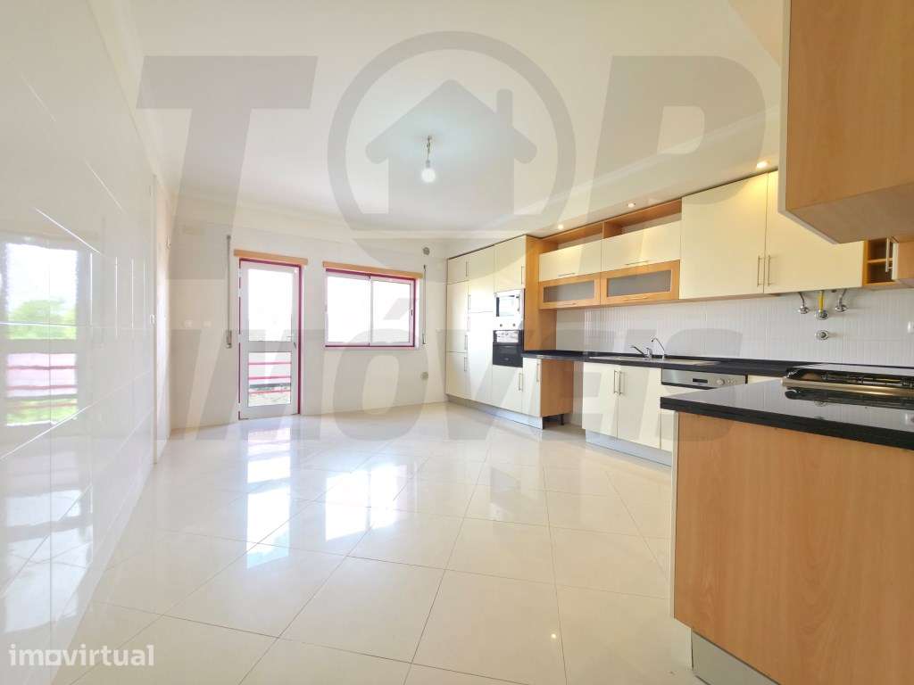 Apartamento T3 com Parqueamento - Urb. das Oliveirinhas - Samora Co... - Grande imagem: 2/29