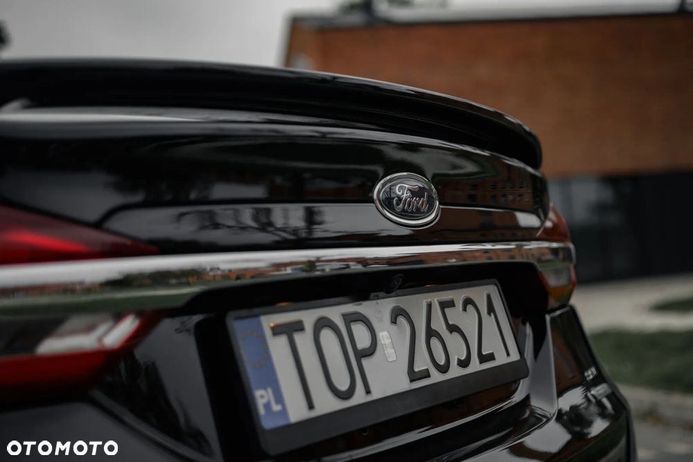 Ford Fusion - 16