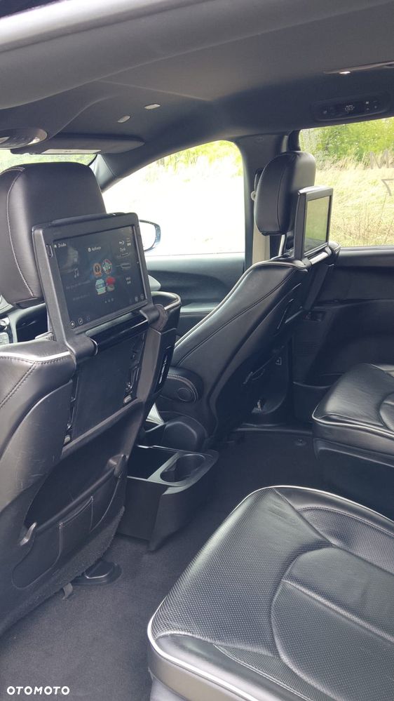 Chrysler Pacifica - 17