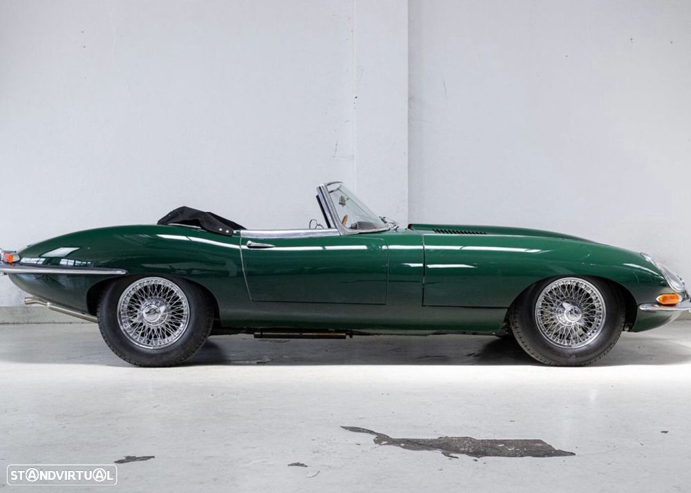 Jaguar E-Type - 12