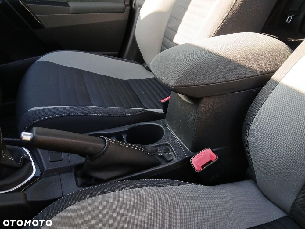 Toyota Auris 1.6 Premium Comfort - 34
