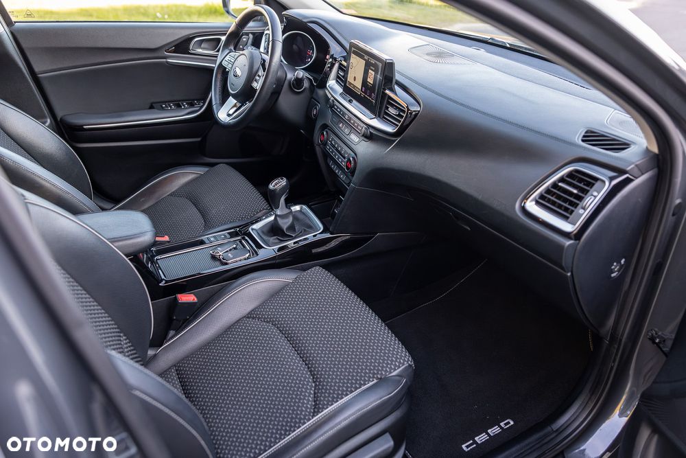 Kia Ceed 1.6 CRDi Platinum Edition - 27