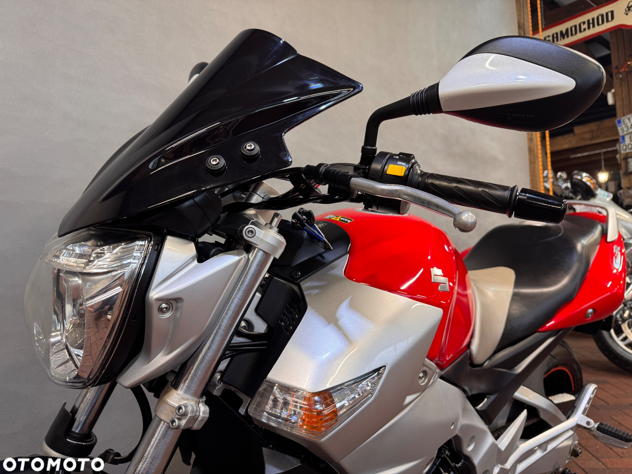 Suzuki GSR - 25