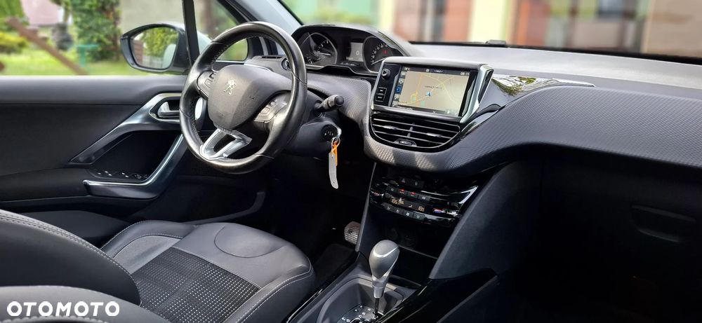 Peugeot 2008 1.2 Pure Tech GPF Allure S&S EAT6 - 34