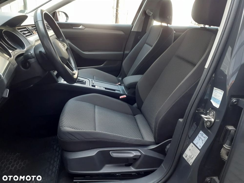 Volkswagen Passat - 21