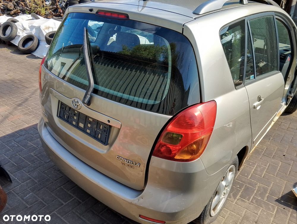 Toyota Corolla Verso I (02-04r.) 2.0 D-4D 89KM. Silnik 1CD-FTV Skrzynia  E351 lakier1D9 – Silver Graphite. Cały na części GWARANCJA !!!  Przód Tył Zestaw Komplet Drzwi Klapa Zderzak Błotnik Maska Grill Atrapa Szyba Pas Lampa Lusterko Boczki Fotel Kanapa Kokpit Deska Rozdzielcza Przełącznik Włącznik Sterownik Przewody Wiązka Instalacja Moduł Komputer Czujnik Listwa Pompa Alternator Wtryski Głowica Rozrusznik Kompresor Sprzęgło Dwumas Silnik Skrzynia ABS Klimatyzacji Paliwa Wspomagania Kolektor Turbina Przepustnica Zawór Chłodnica Koło Hak Belka Sanki Zawieszenie Mcpherson Półoś Amortyzator Wydech Tłumik Zacisk Most - 5