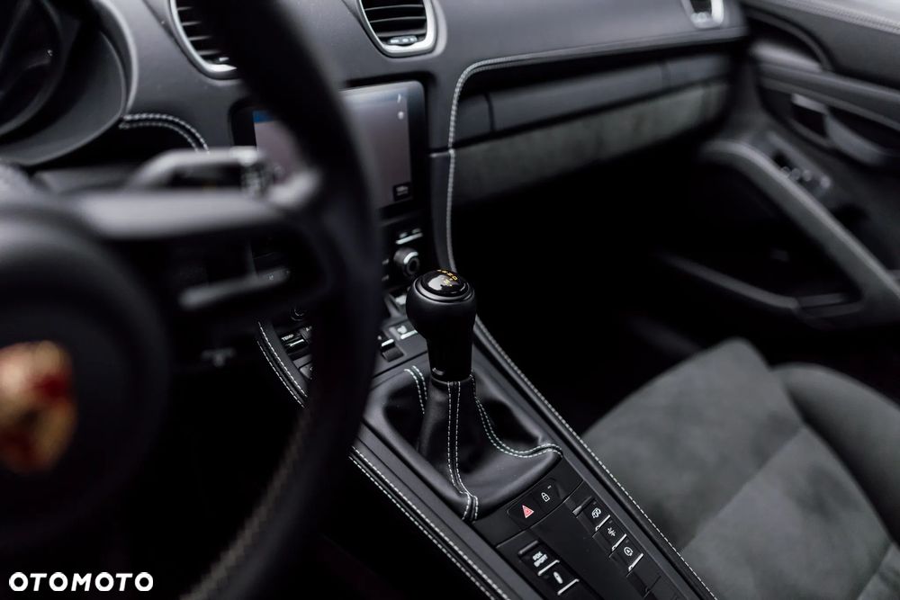 Porsche 718 Cayman - 26