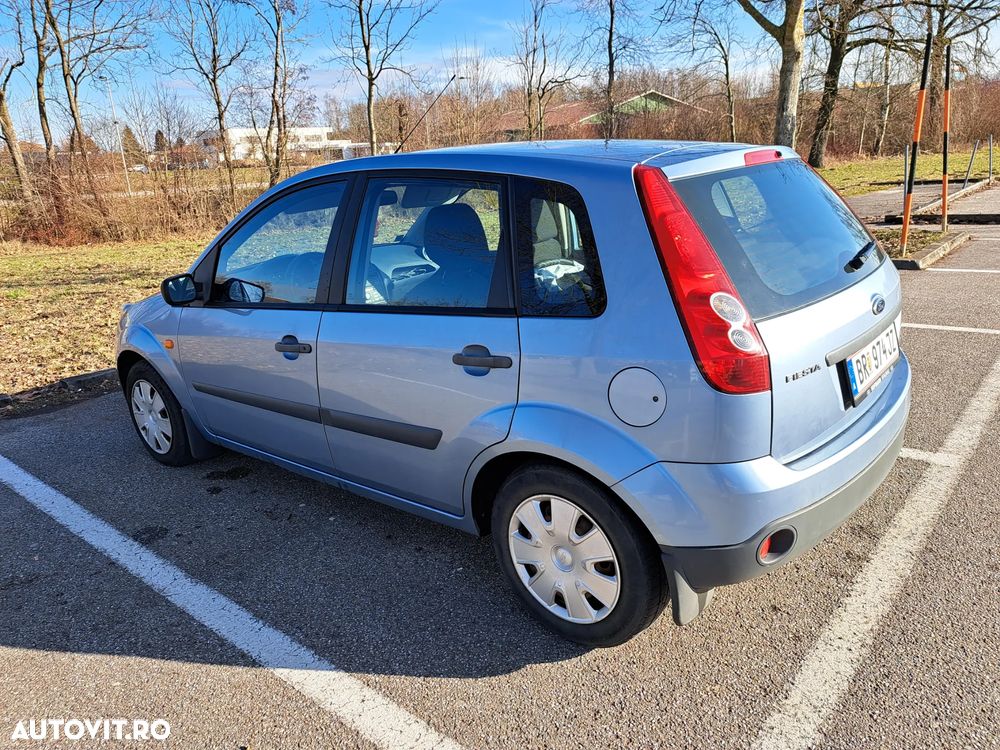 Ford Fiesta 1.3 Ambiente - 2