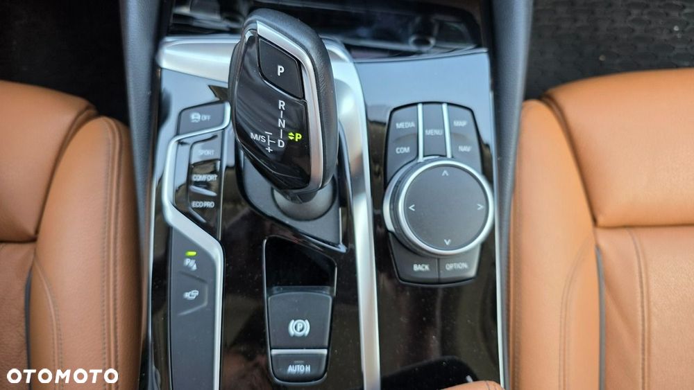 BMW Seria 5 518d Sport Line - 27