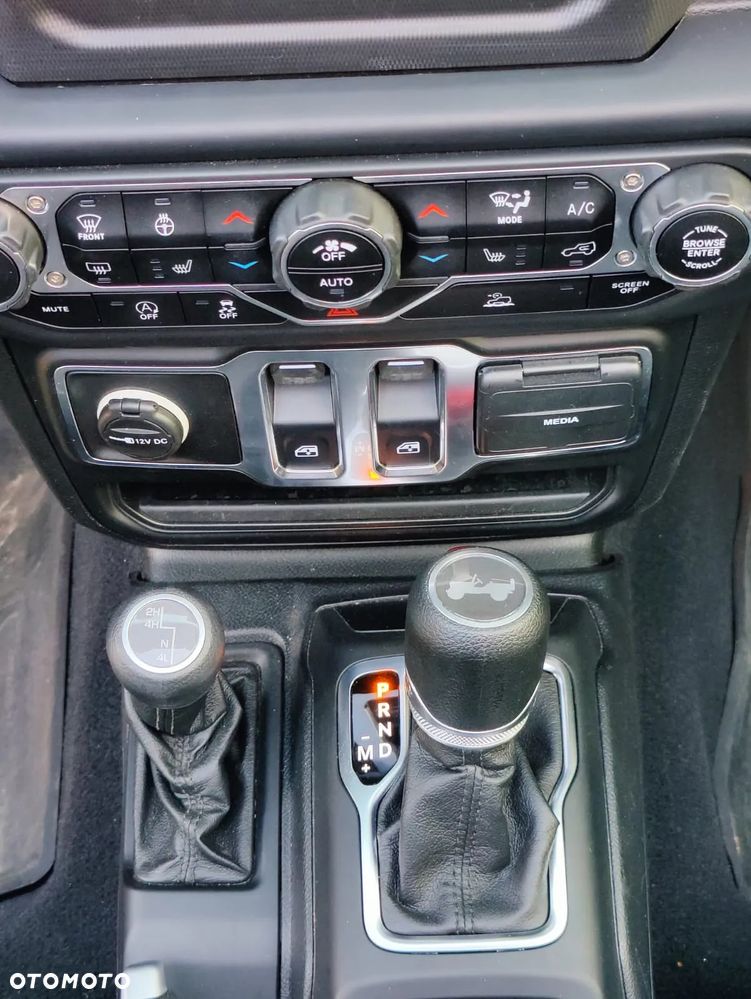 Jeep Wrangler GME 2.0 Turbo Sport - 12