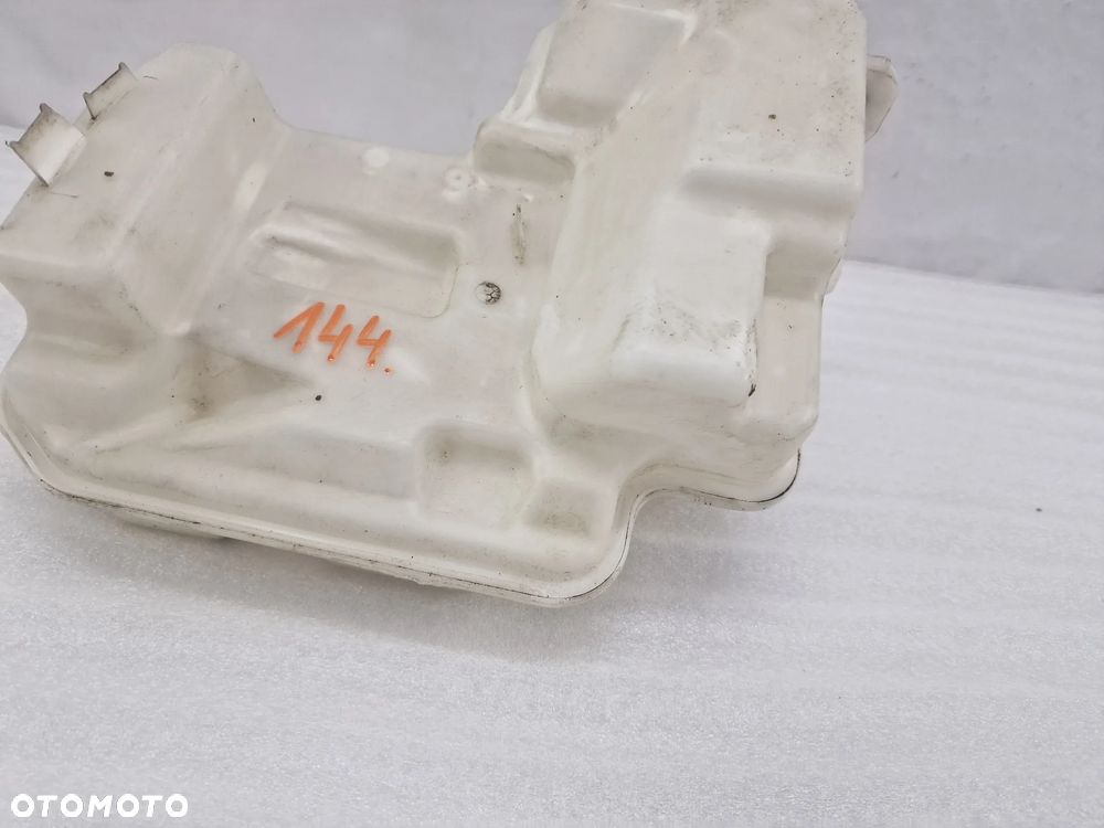 VW GOLF VII / SKODA OCTAVIA 3 III / AUDI A3 12- ZBIORNICZEK SPRYSKIWACZY , NR 5Q0955449Q / 5Q0955453R , NR AUKCJI ZS144 - 3