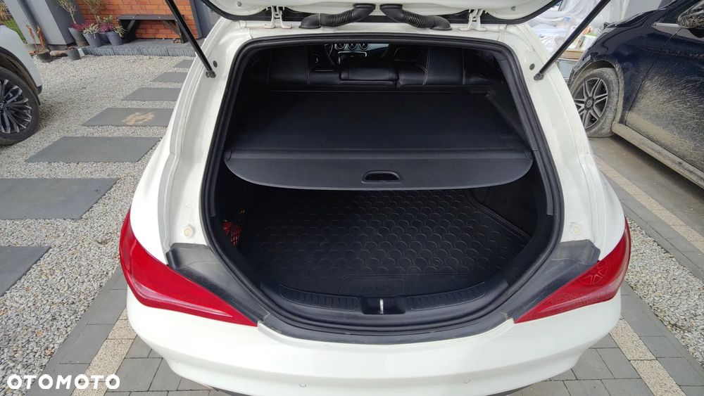 Mercedes-Benz CLA 200 7G-DCT - 28