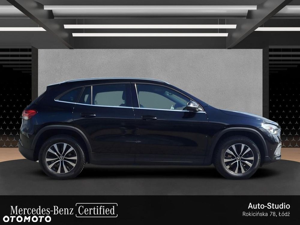 Mercedes-Benz GLA - 8