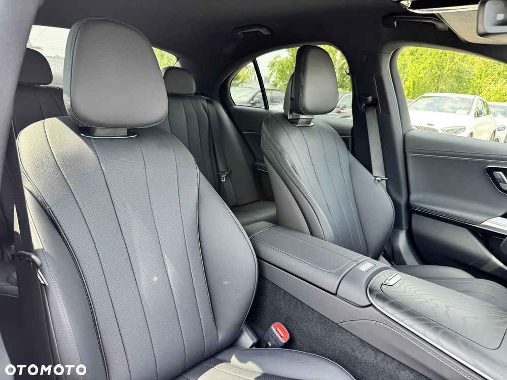 Mercedes-Benz Klasa E 220 d mHEV 4-Matic Exclusive 9G-Tronic - 13