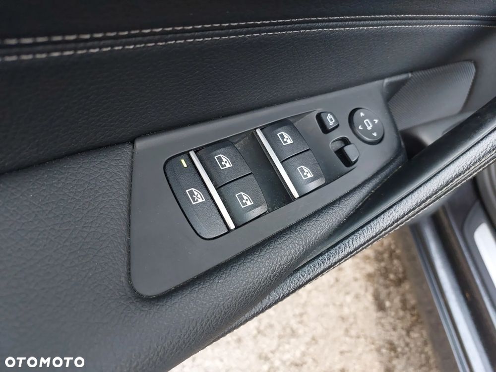 BMW Seria 5 520d Touring Luxury Line - 24