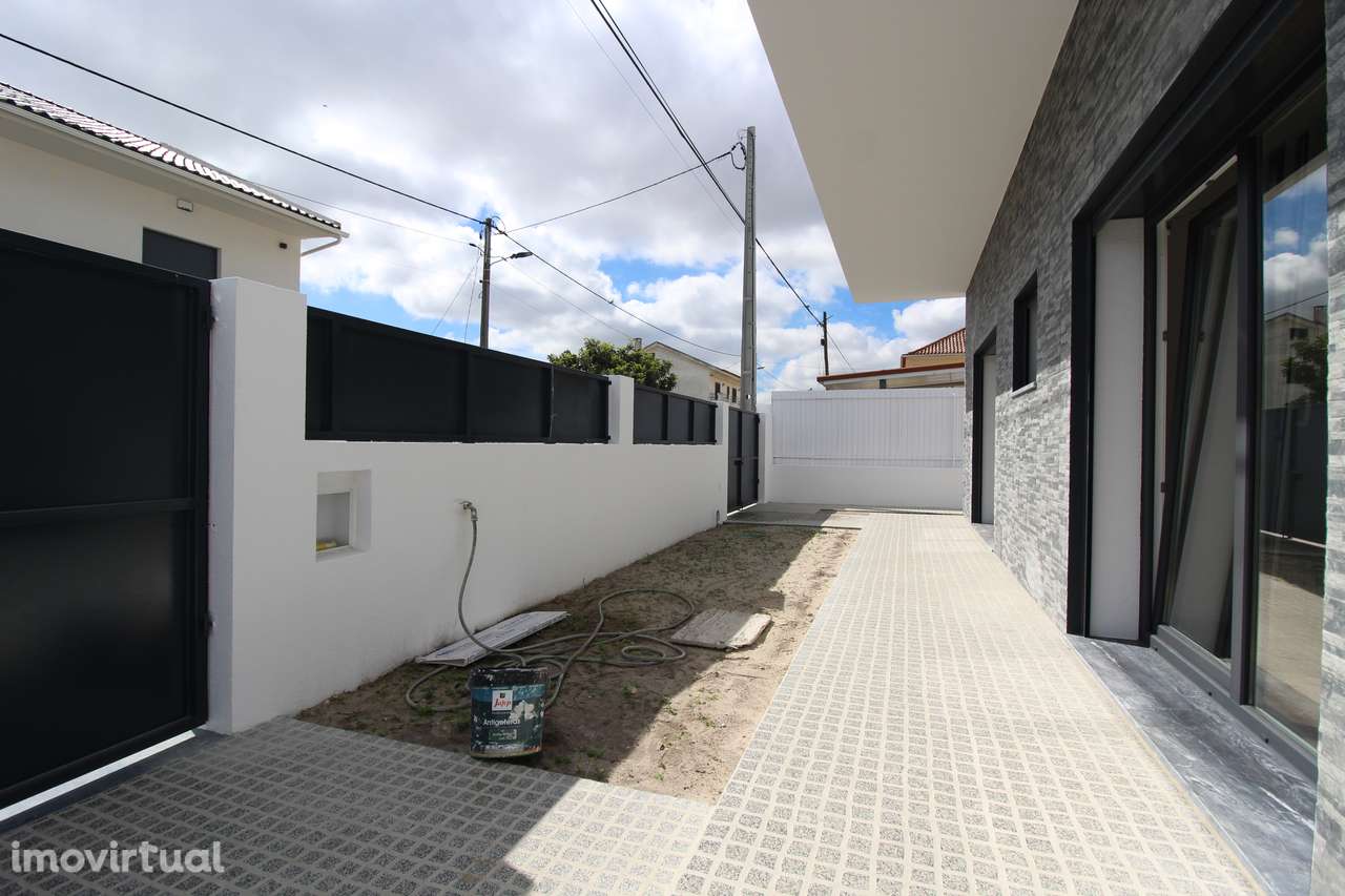 Moradia Isolada V4; Fernão Ferro - Grande imagem: 4/23