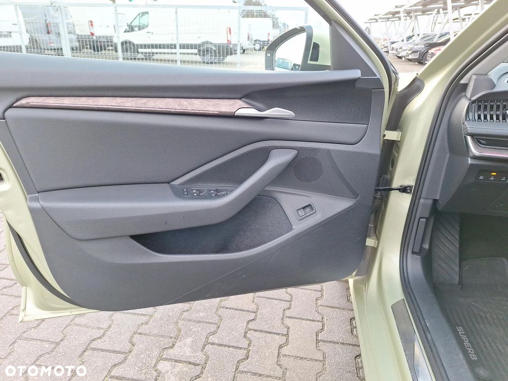 Skoda Superb 2.0 TDI SCR 4x4 L&K DSG - 10