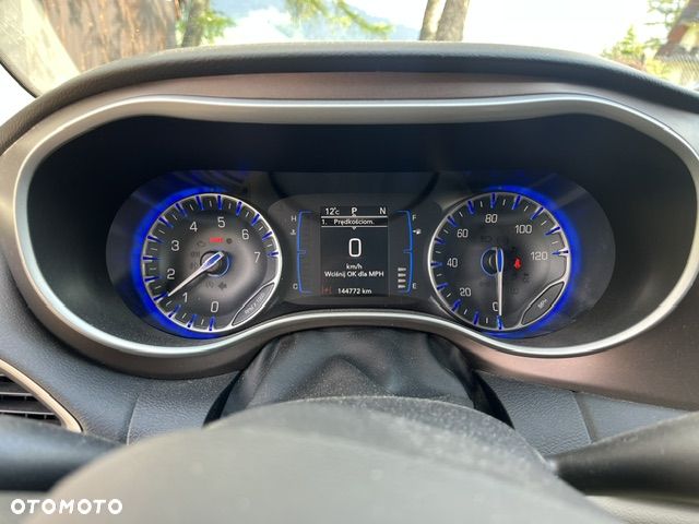 Chrysler Pacifica - 2