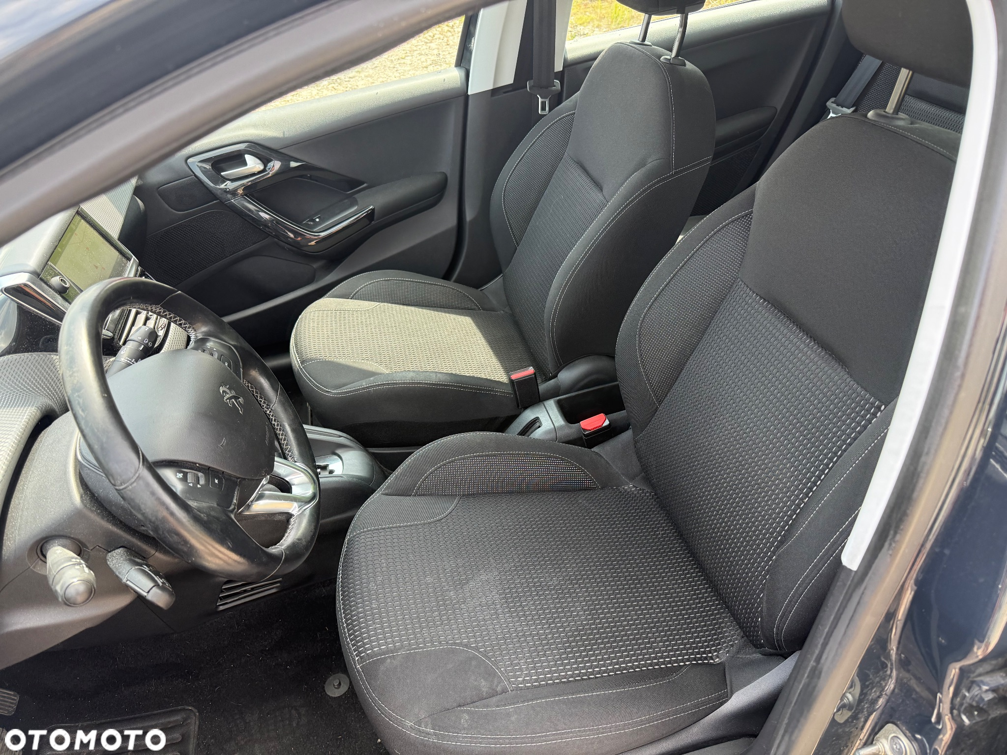 Peugeot 208 1.2 PureTech Allure S&S EAT6 - 8