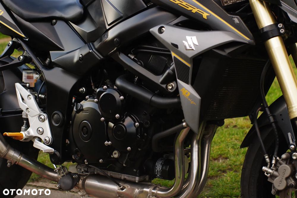 Suzuki GSR - 10