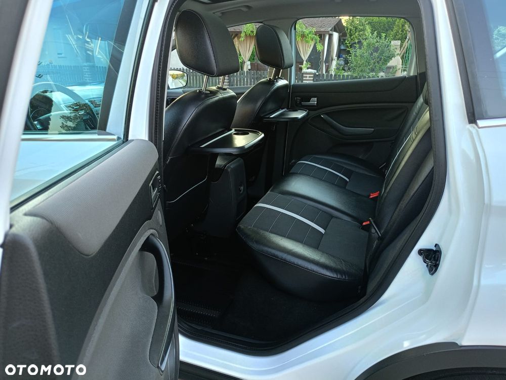 Ford Kuga - 12
