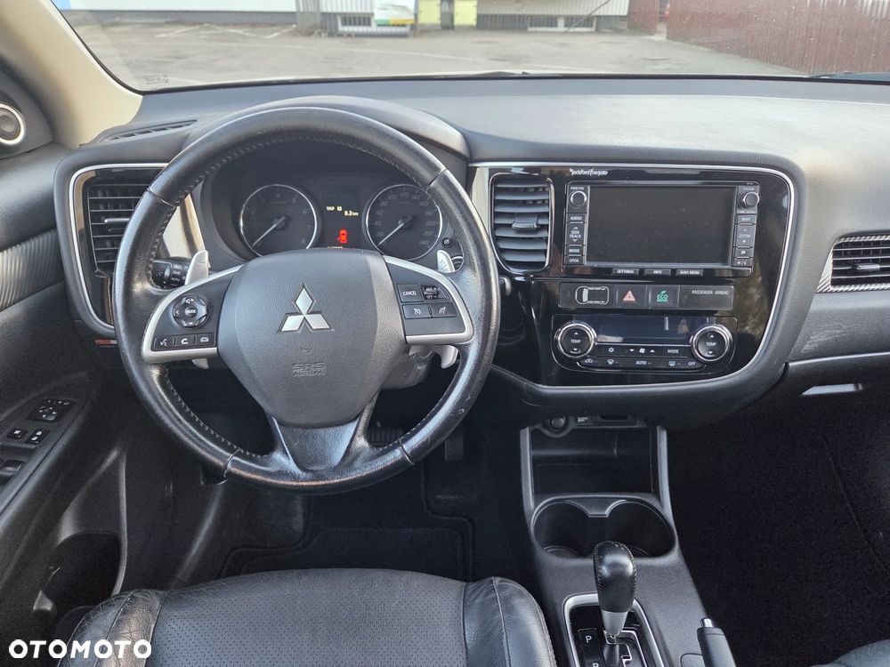 Mitsubishi Outlander 2.0 Intense + - 12