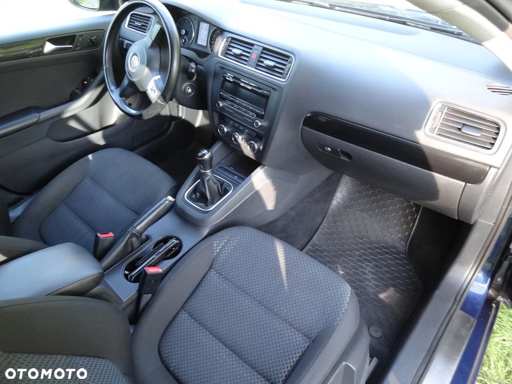 Volkswagen Jetta - 16
