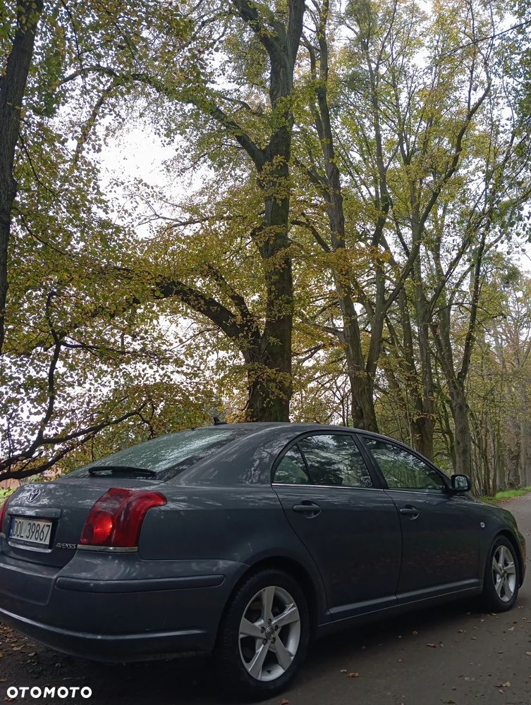 Toyota Avensis 2.0 D-4D Sol Plus - 2