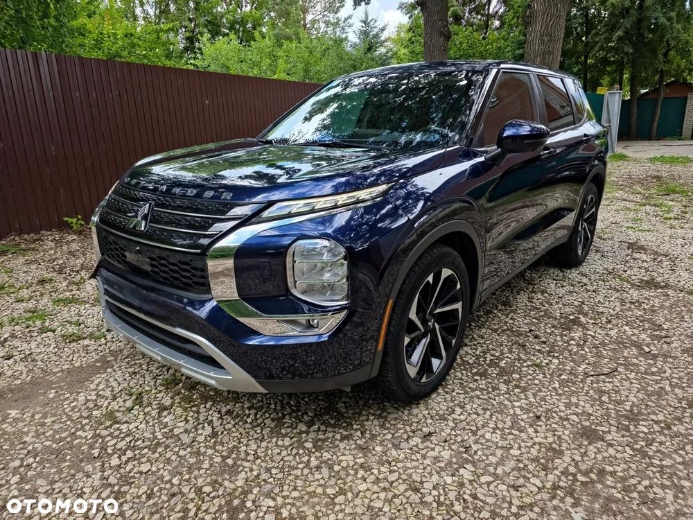 Mitsubishi Outlander - 1