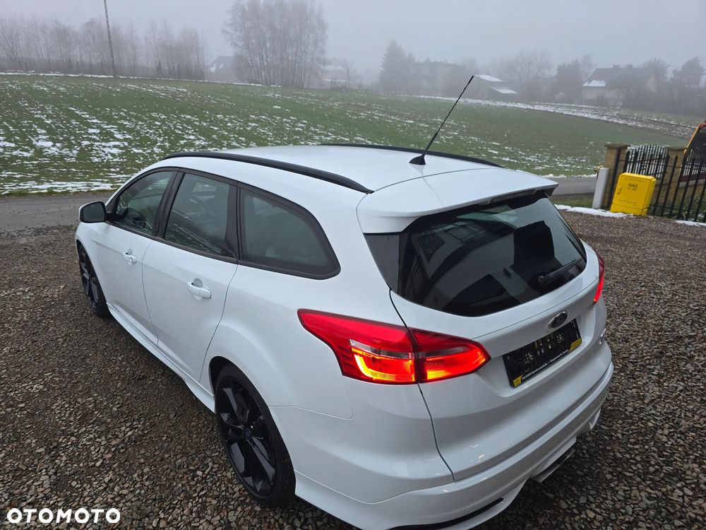 Ford Focus 2.0 EcoBoost ST mit Leder-Exclusiv-Paket - 16