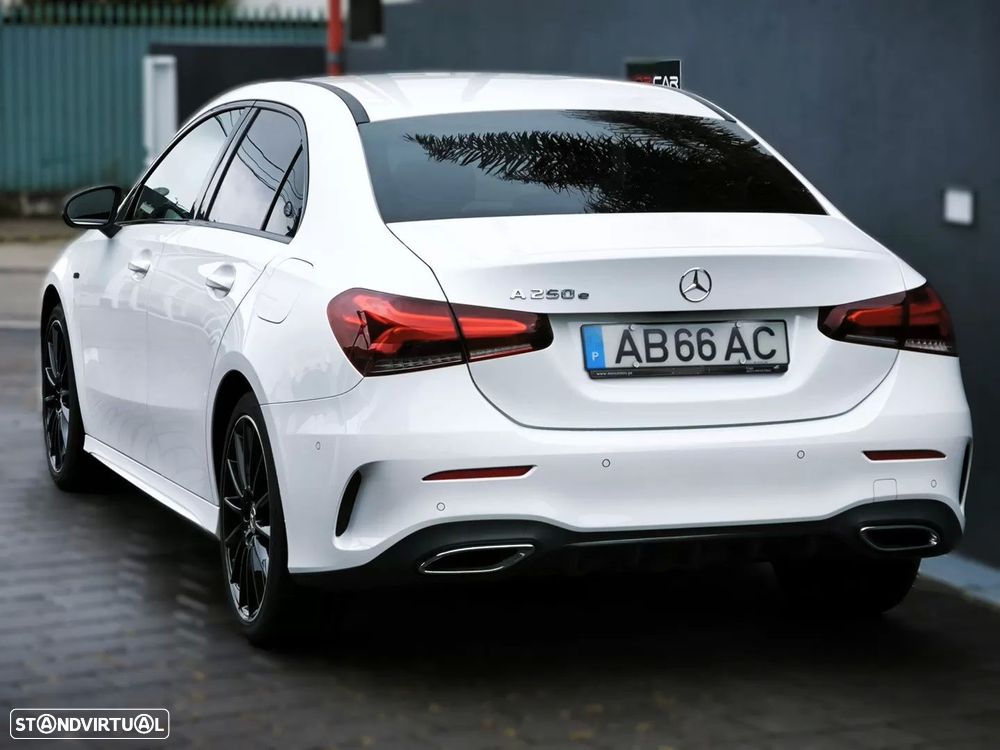 Mercedes-Benz A 250 Limousine e AMG Line - 11
