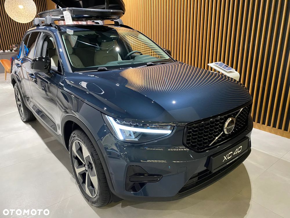 Volvo XC 40 B3 Ultra Dark - 2
