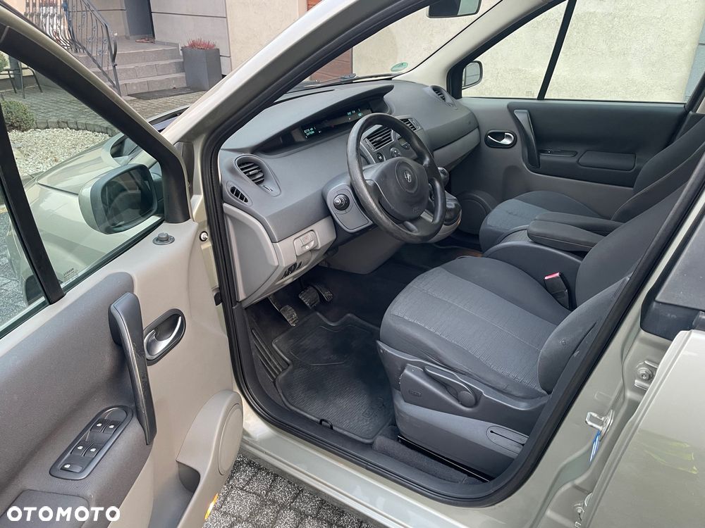 Renault Scenic 1.6 16V Family - 19