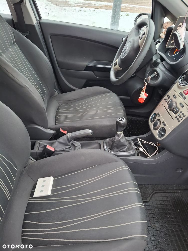 Opel Corsa 1.2 16V Essentia - 12