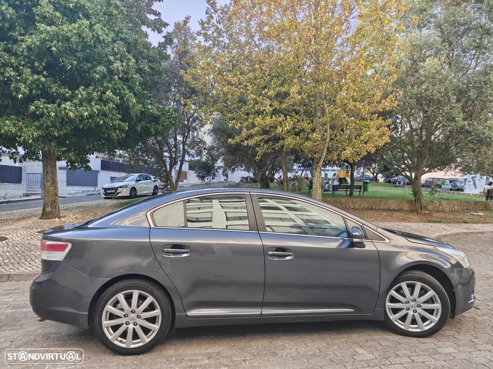 Toyota Avensis SD 2.2 D-4D Luxury +GPS+Pele - 7