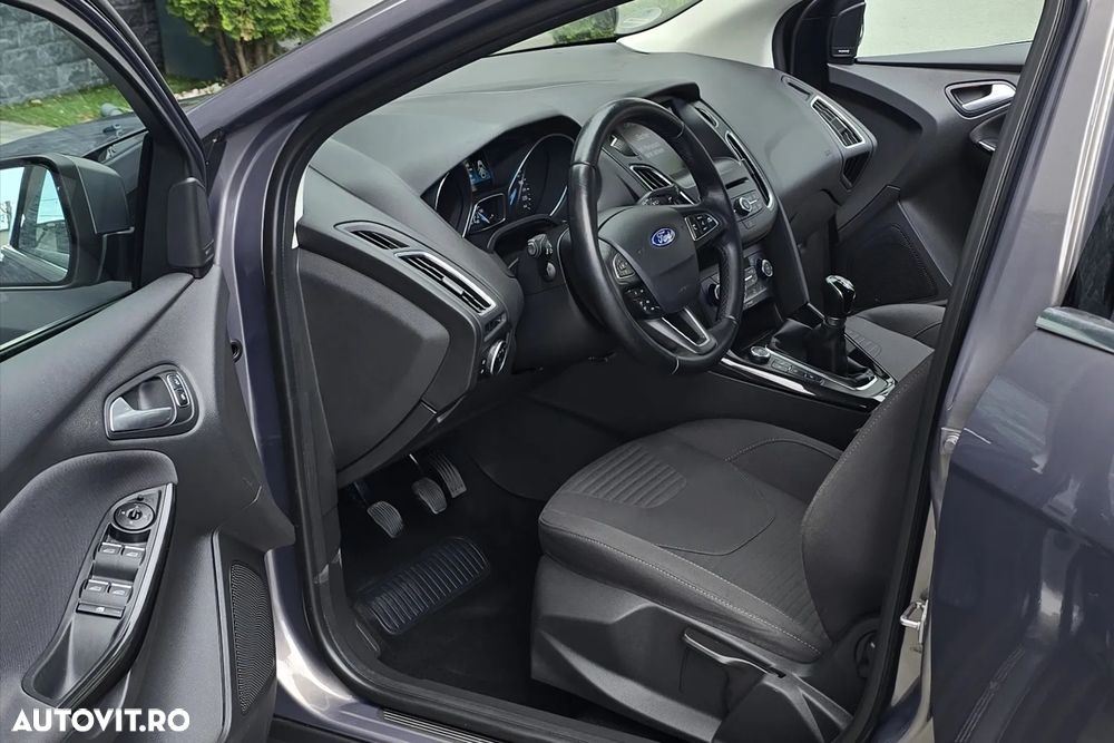 Ford Focus - 8