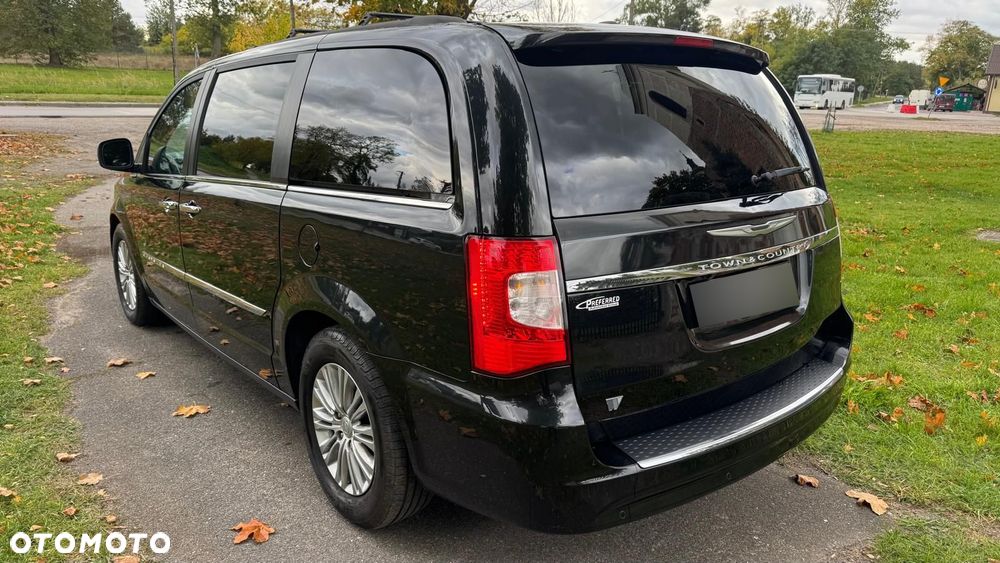Chrysler Town & Country 2016 photo 3